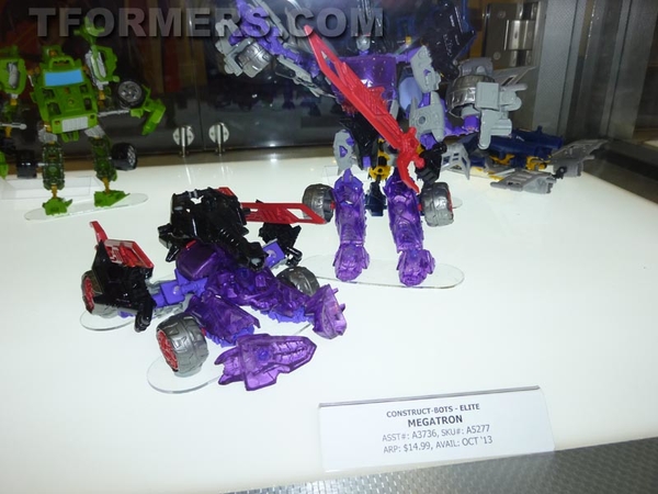 Transformers=botcon 2013 Generatations Prime Paltinum  (360 of 424)